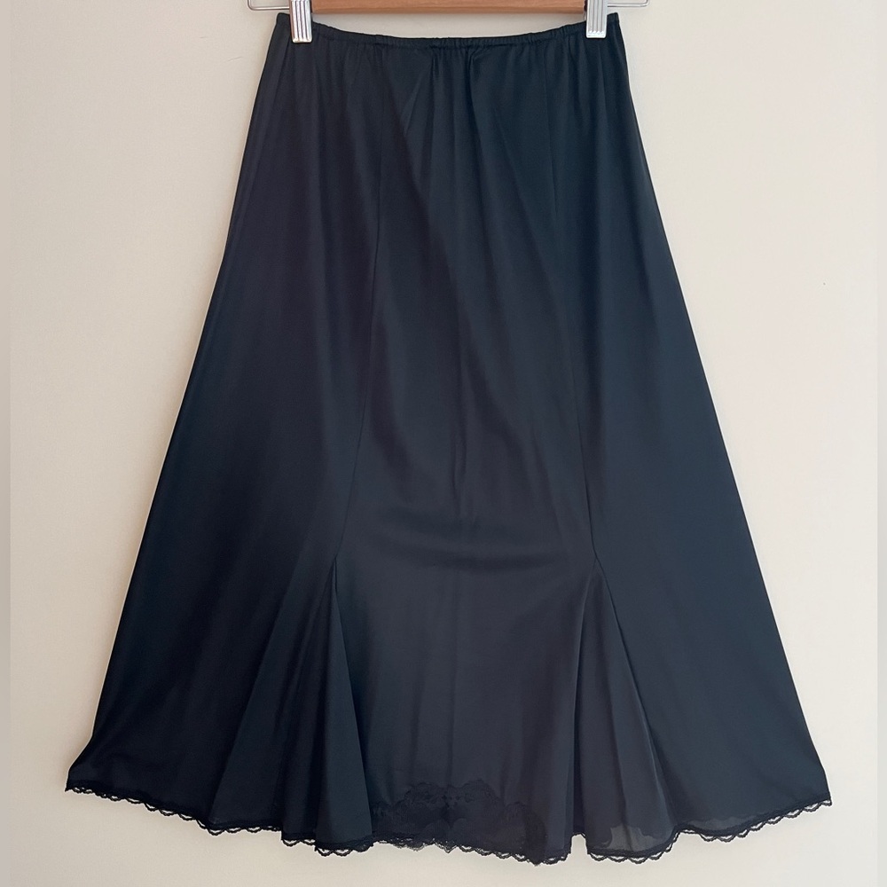 VINTAGE KAYSER Black Flared Hem Half Slip Lace Trim Lingerie Feminine Romantic